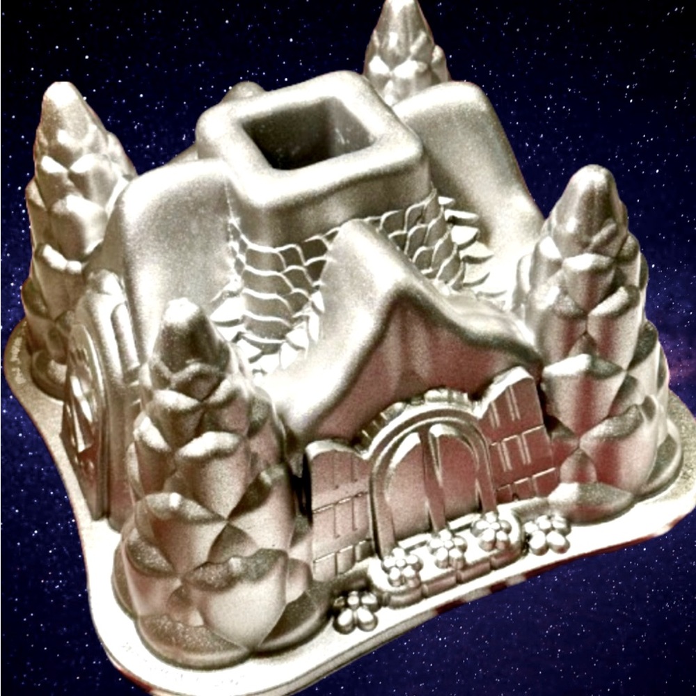 NORDIC WARE FAIRYTALE COTTAGE 10-CUP BUNDT PAN—HEAVY CAST ALUMINUM Made in USA